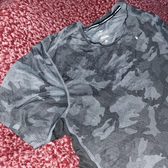 Nike Running Shirt - Picture 3 of 6